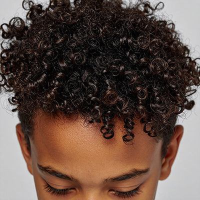 Haartyp 4A - Definierte, enge Locken, die eine klare Struktur aufweisen. Bild 3