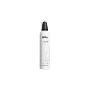 Nika Defining & Control Mousse – Maßgeschneiderter Halt für jeden Style