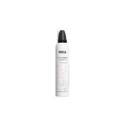 Nika Defining & Control Mousse – Maßgeschneiderter Halt für jeden Style